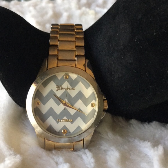 Lot 5 watches Michael Kors, Anne Klein - Picture 4 of 8